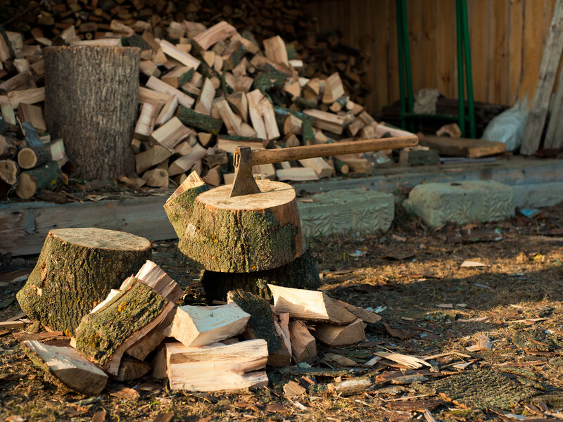 Кабмин Украины увеличил до 16,2 тыс. грн предельный размер субсидии на приобретение дров для одной семьи. Кто может рассчитывать на ее получение?