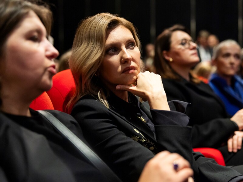 Зеленская в Париже посетила премьеру третьего фильма Леви об Украине. Режиссер заявил, что передаст гонорар от показа в поддержку ее фонда