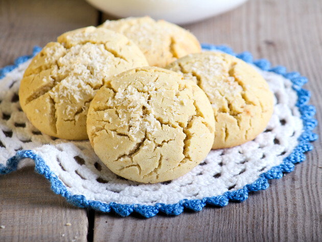 Змішайте це з борошном – і вийде кокосове печиво з тріщинами. Рецепт випічки за 12 хвилин