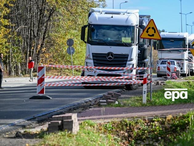 Понад 1,7 тис. вантажівок зібралися на кордоні через страйк перевізників Польщі – Держприкордонслужба