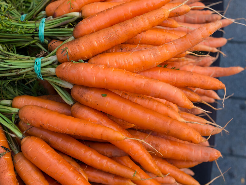 Сделайте это с каждым корнеплодом – и морковь не прорастет. Эксперты рассказали, как сохранить урожай до весны