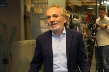 Чи посварився Зеленський із Залужним, Фаріон і психлікарня, кримське пекло, заява Трампа. Стрим Бацман із Шустером. Трансляція