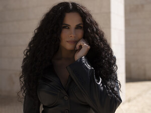 Каменських випустила пісню двома мовами і змовчала, що до її створення причетний Потап. Чоловік співачки заявив, що основна ідея належить йому