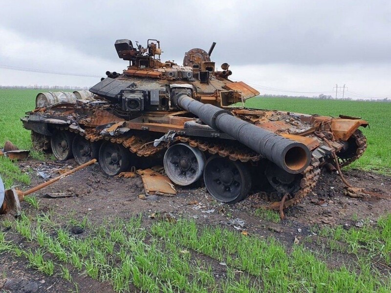 "Очищаем нашу землю от хлама". ВСУ показали, как уничтожили "лучший танк в мире" украинской "Стугной". Видео