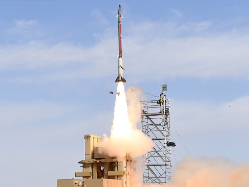 Израиль впервые подписал соглашение о продаже за границу своей новейшей системы ПВО "Праща Давида"