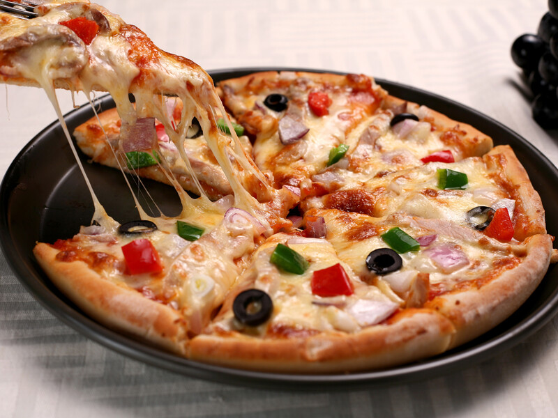 Пицца на свежих дрожжах – простой и вкусный рецепт, как приготовить пошагово