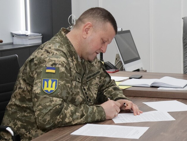 Залужный обсудил с главой комитета руководителей штабов США планы украинских военных на зиму