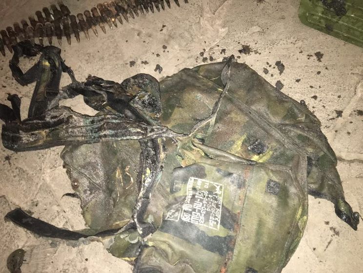 Сотрудники СБУ в "серой зоне" обнаружили обгоревший ранец российского десантника и боеприпасы