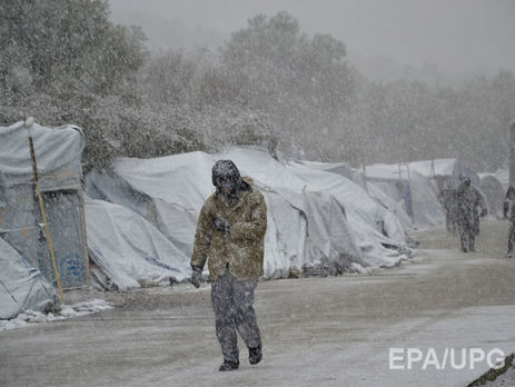 В Греции палаточные городки беженцев засыпало снегом. Фоторепортаж