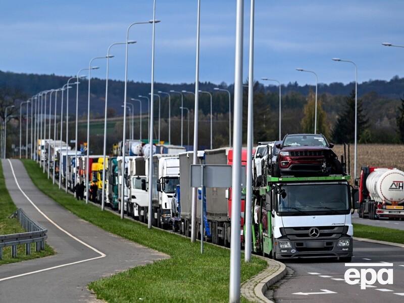 Єврокомісія може покарати Польщу за блокування вантажних перевезень з Україною – ЗМІ