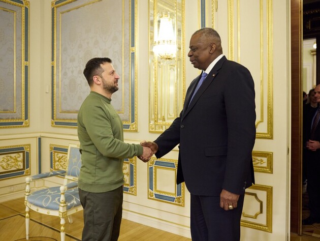 Глава Пентагону зустрівся із Зеленським в Києві й запевнив у незмінній підтримці США