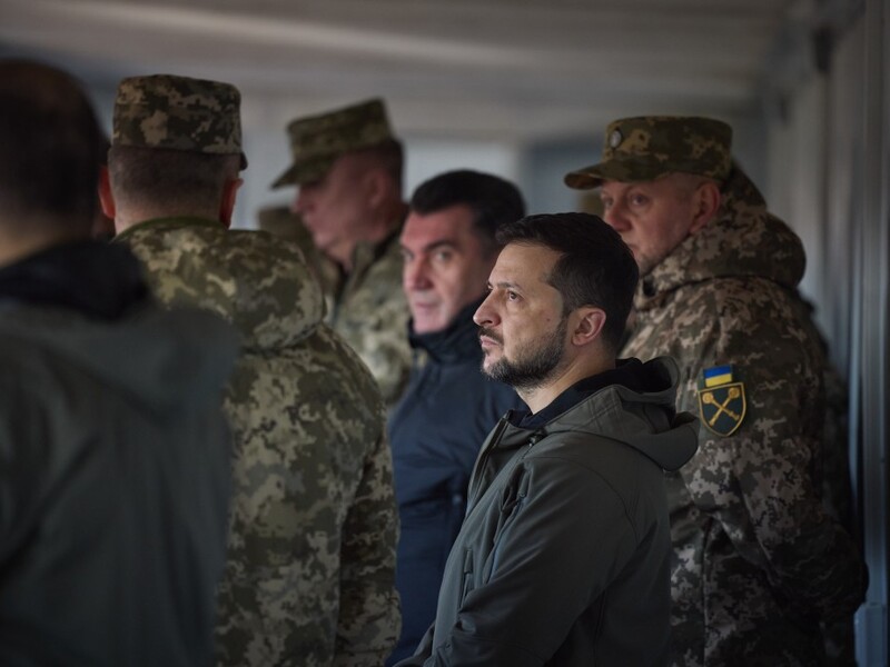 "При всем уважении к генералу Залужному". Зеленский объяснил, как видит иерархию власти в воюющей Украине