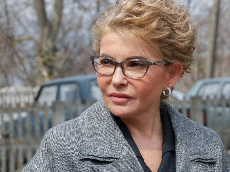 Юлия Тимошенко засветилась на публике с любимым маникюром на длинных ногтях. Политик не меняет этот дизайн многие годы. Семь фото