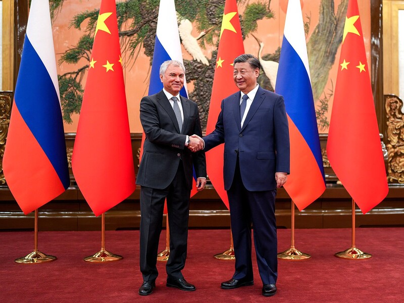Сі Цзіньпін за тиждень після переговорів із Байденом у США прийняв у Пекіні спікера Держдуми РФ