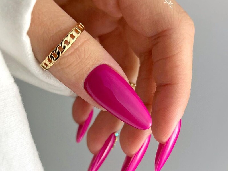 Маникюр в два цвета с тонкими цветами | Нейл-арт, Дизайнерские ногти, Красивые ногти