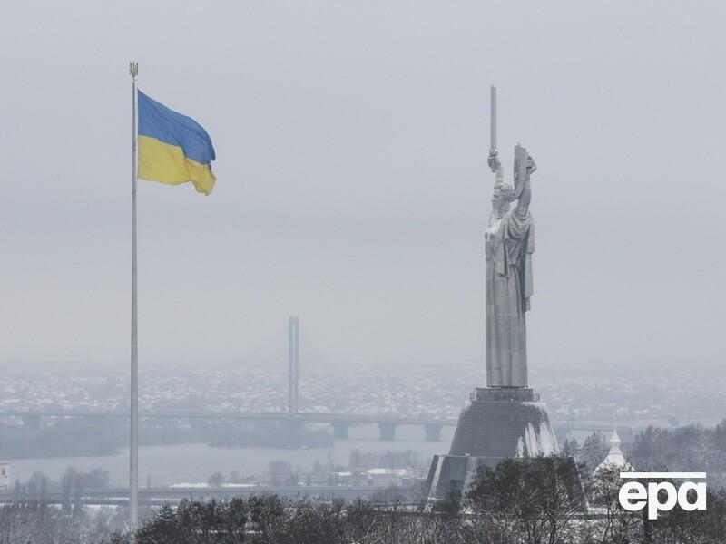 У Києві випав перший сніг, Укргідрометцентр попереджає про сильні снігопади у вихідні. Фоторепортаж