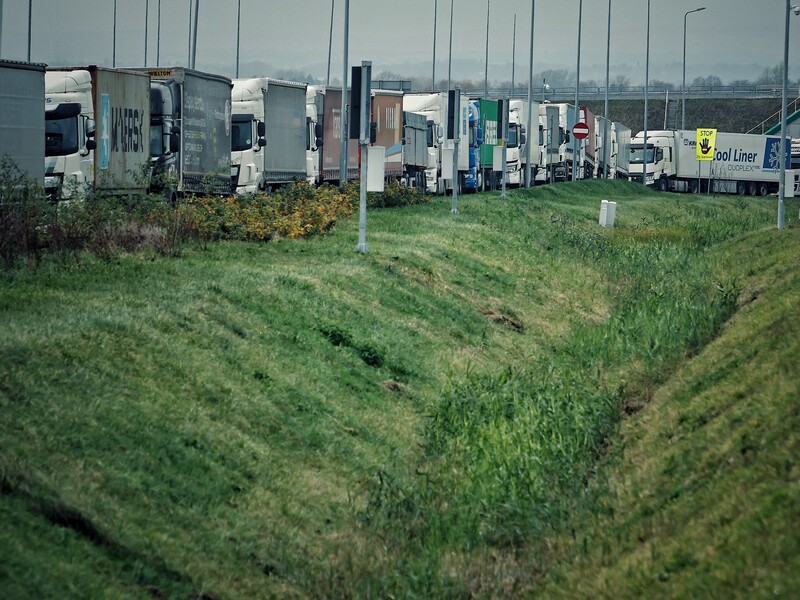 Польские перевозчики заявили, что будут блокировать границу с Украиной до января