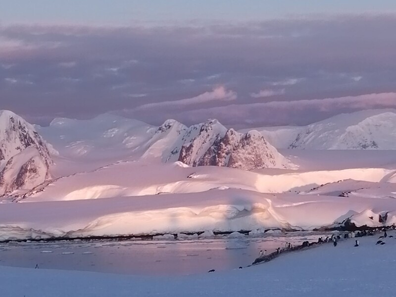 Украинские полярники показали "белые ночи" в Антарктиде. Фото