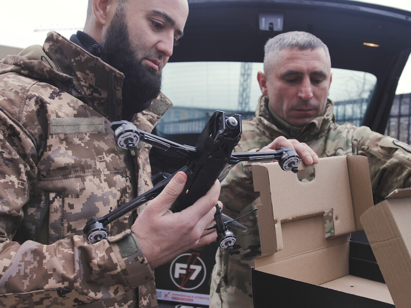 "Эти ребята работают тихо, но результаты их работы взрывные". "Украинская команда" передала партию ударных дронов разведчикам