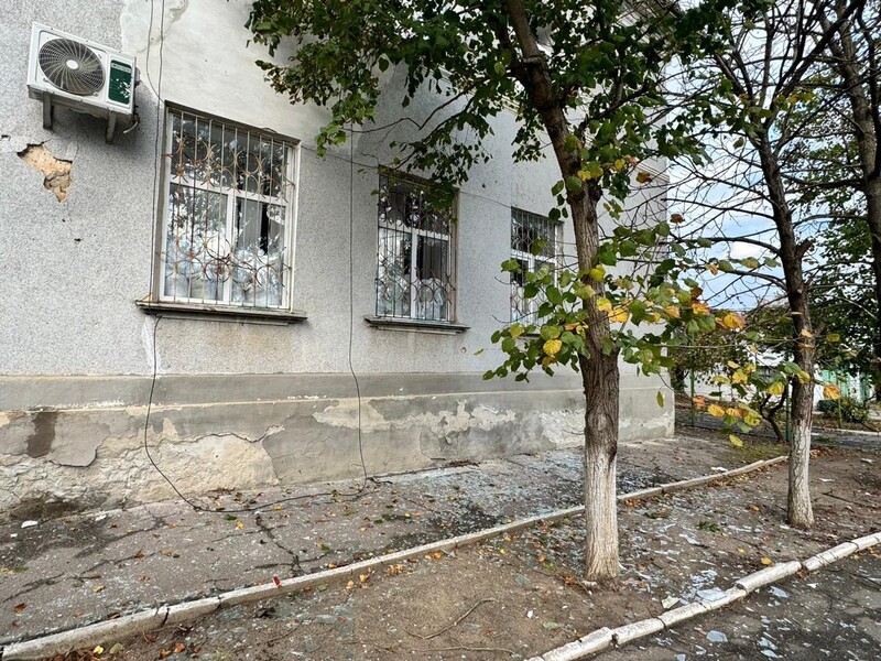 Окупанти вдарили по селу в Херсонській області, загинув мирний житель, одна жінка дістала поранення – ОВА