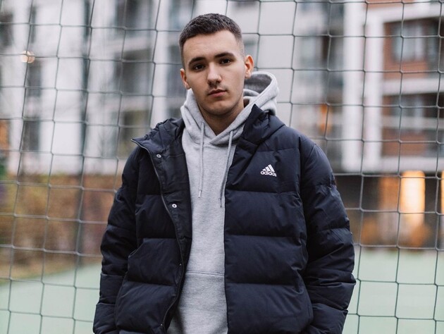 Yaktak у новій відеороботі на пісню, присвячену батькам, показав знімки із сімейного архіву. Відео