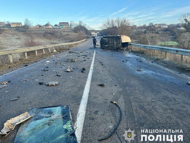 У Вінницькій області мікроавтобус зіткнувся з вантажівкою, загинуло четверо людей – поліція