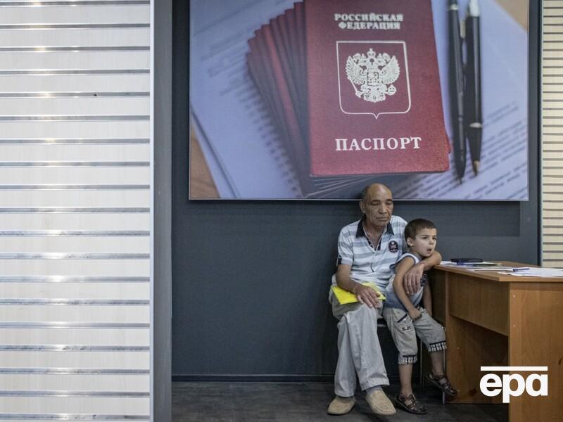 Окупанти обіцяють виплати батькам за оформлення дітям паспортів РФ – Федоров