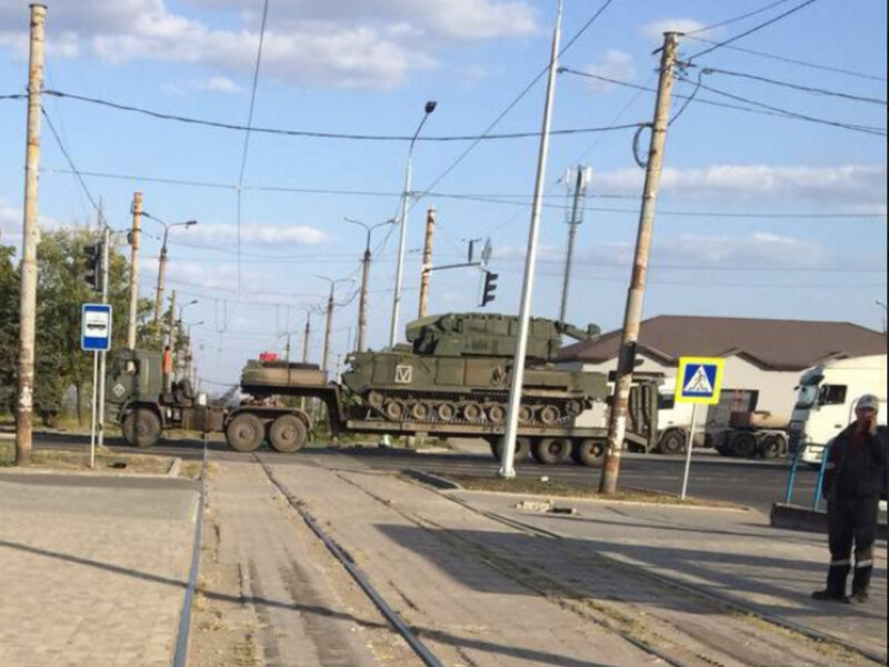 Окупанти не зупинили перекидання техніки через Маріуполь, незважаючи на "мегашторм" і затоплені бази – Андрющенко