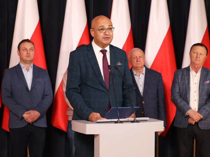 Польські перевізники домовилися з урядом не блокувати нові пункти пропуску з Україною. Українських водіїв посилено перевірятимуть