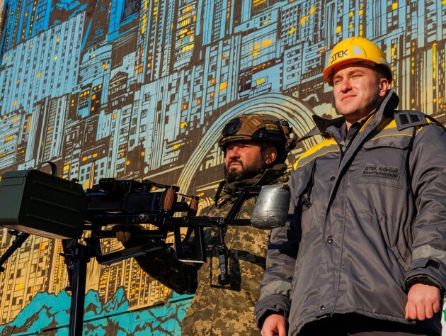 У Києві відкрили мурал, присвячений силам ППО й енергетикам. Фото