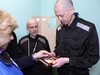 Омбудсмены Украины и РФ одновременно посетили по 119 пленных военнослужащих двух стран. Фото