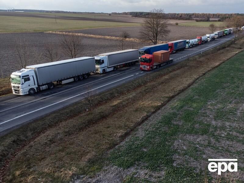 У чергах у бік України на чотирьох КПП в Польші перебуває приблизно 2,4 тис. вантажівок – ДПСУ