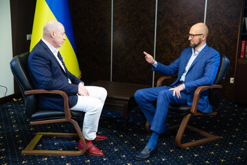 Конфликт Зеленского и Залужного, всеобщая мобилизация, усталость Запада, мечтатель Зеленский. Путин побеждает? Стрим Гордона с Яценюком. Трансляция