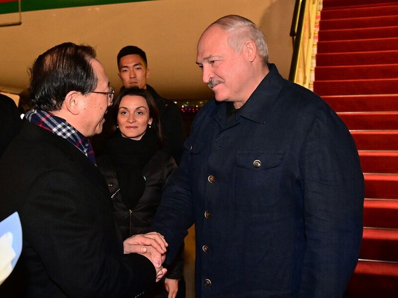 Лукашенко прибыл в Китай для переговоров с Си Цзиньпином