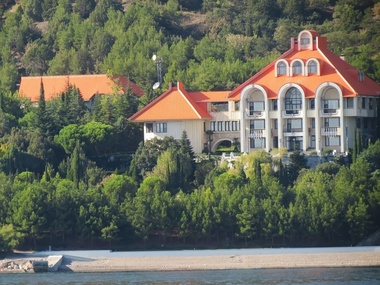 Власти Крыма решили национализировать местные резиденции