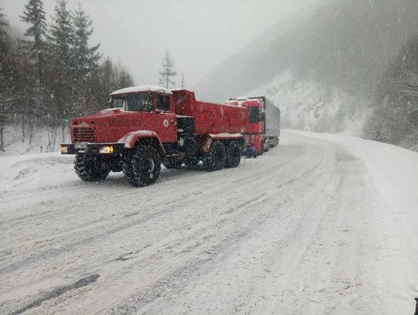 В Ивано-Франковской и Закарпатской областях ограничили движение грузовиков – ГСЧС