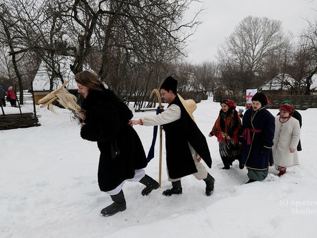 В Киеве казаки и казачки отметили Старый новый год по старым традициям. Фоторепортаж