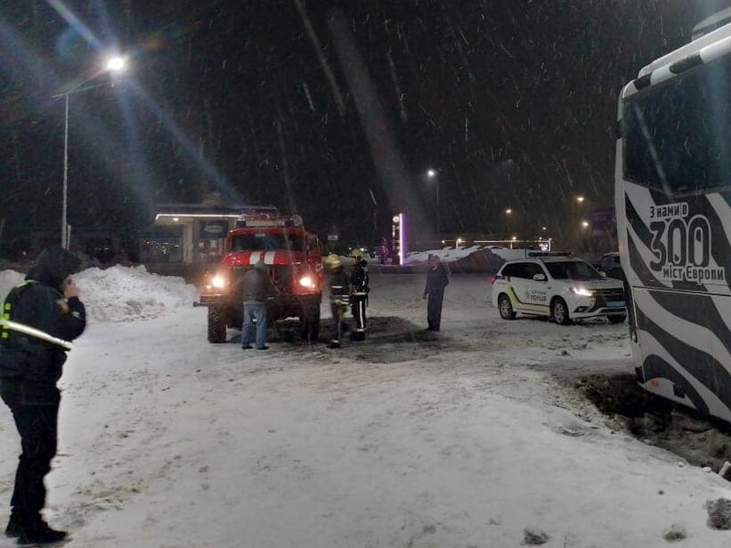 Ночью на Волыни застрял в снегу международный рейсовый автобус с пассажирами 
