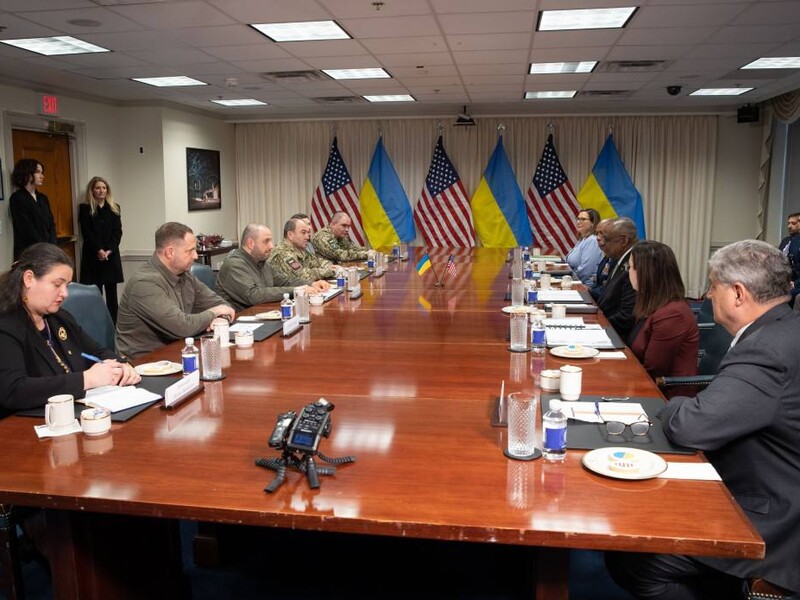 Єрмак і Умєров зустрілися з Остіном, обговорювали посилення ППО України