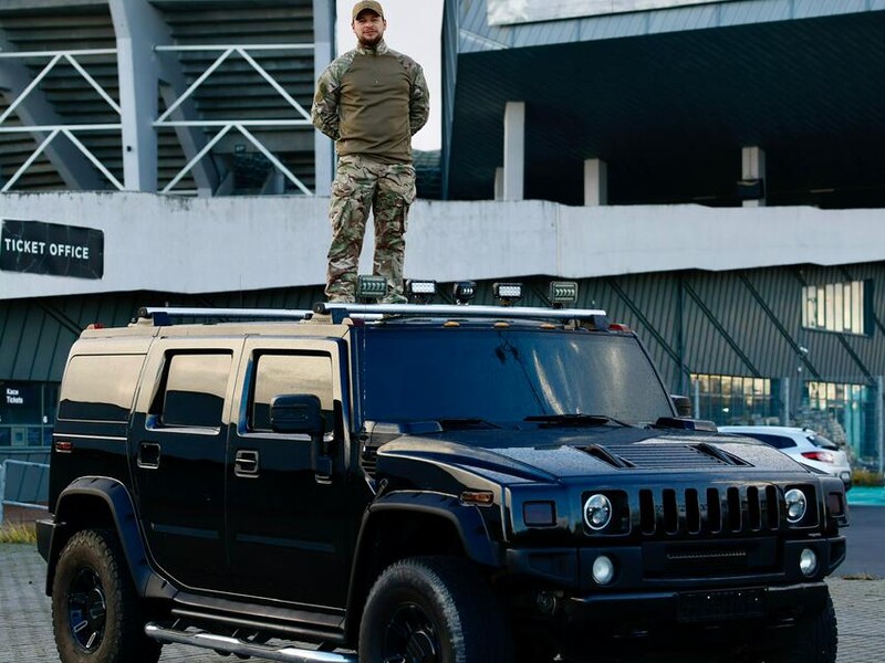 Волонтери й військові розігрують автомобіль Hummer за донат на сили оборони України