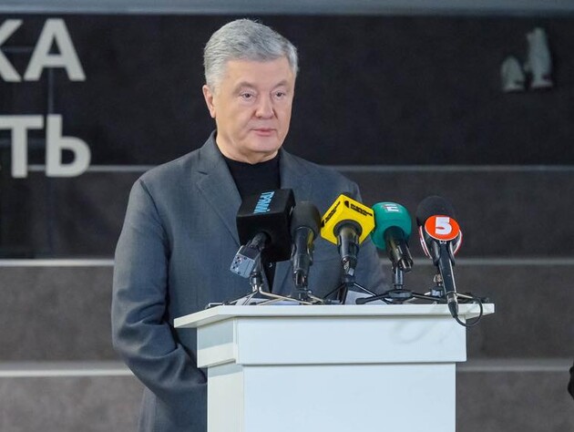 Политолог Гладких заявил, что на встрече с Орбаном Порошенко должен был доложить о готовности возглавить кампанию по принуждению Украины к миру