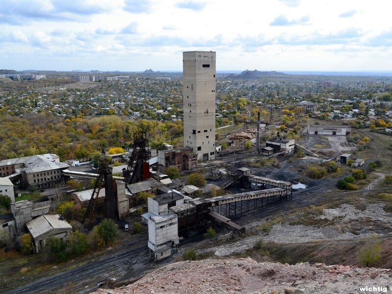 РФ ударила ракетой по шахте в Донецкой области, есть раненые