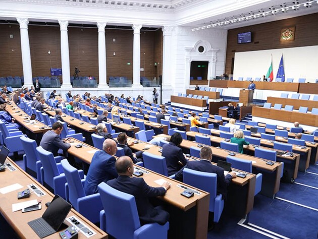 Парламент Болгарії подолав вето президента на передавання Україні 100 БТР