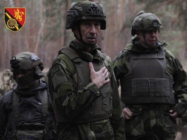 Главнокомандующий вооруженными силами Швеции побывал на передовой в Украине