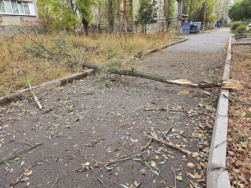 Оккупанты утром обстреляли Херсон, ранены два мирных жителя 