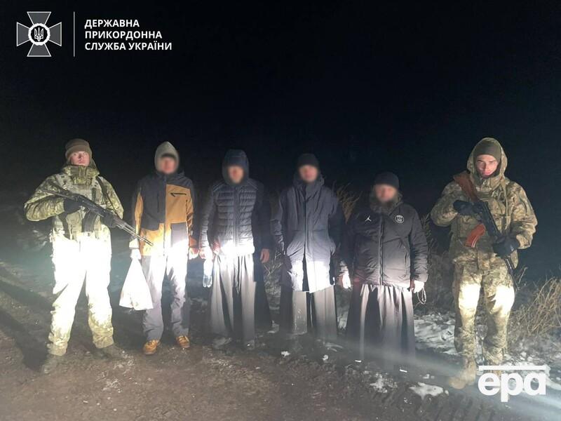 У границы задержали экс-казначея Киево-Печерской лавры с тремя мужчинами, одетыми в рясы. Их обманул "проводник"