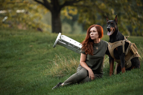 Чоловік у військовій формі зайшов у під'їзд, за кілька секунд пролунав крик жінки. Тварюки, що розв'язали війну, бажаю вам вічно чути це виття