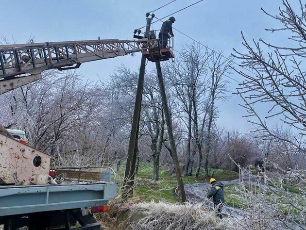 Ліквідовуючи негоду, енергетики ДТЕК повернули світло ще 100 тис. сімей