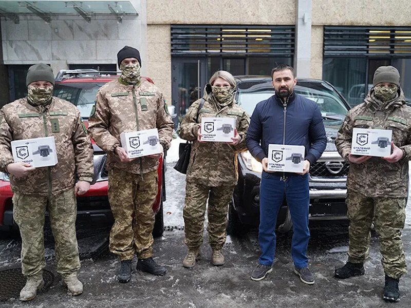 "Сталевий фронт" Ахметова передав бійцям понад 5 тис. дронів