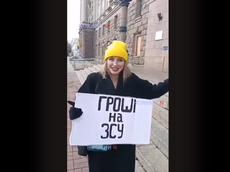 В Николаеве участников акции "Деньги на ВСУ" во время тревоги не пустили в укрытие горсовета